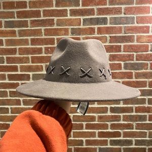 Universal Thread felt hat